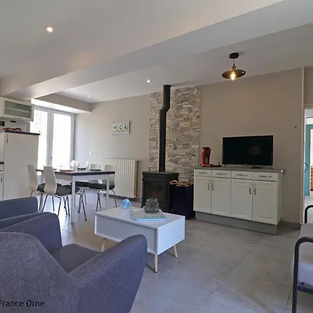 A La Campagne Avec Jardin, Terrasse Et Animaux, Pres De Bagnoles De L'orne - Fr-1-497-145 펜션