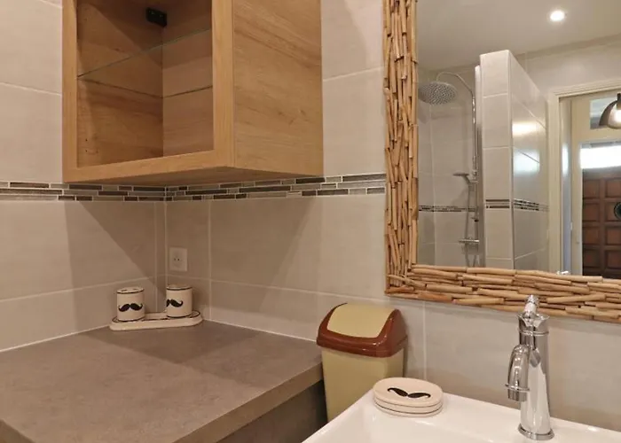 Casa vacanze Maison De Charme Avec Jardin Aux Portes De Bagnoles - Fr-1-497-145 *